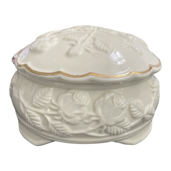 Bisque Porcelain Raised Rose Pattern Gold Trimmed Storage Box Footed - Picture 4 of 12